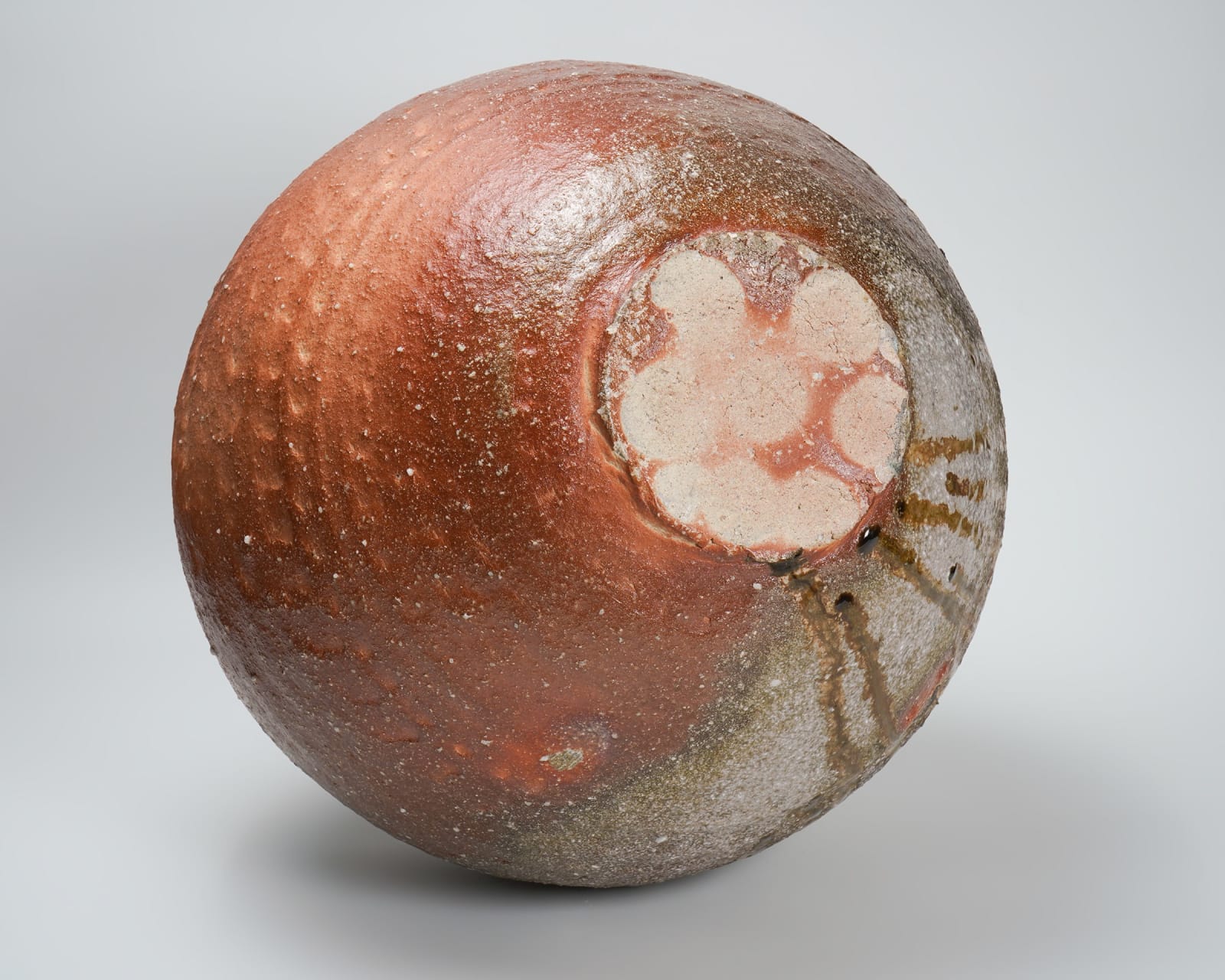 Kohara Yasuhiro 小原康裕, Large Shigaraki Jar, 2025