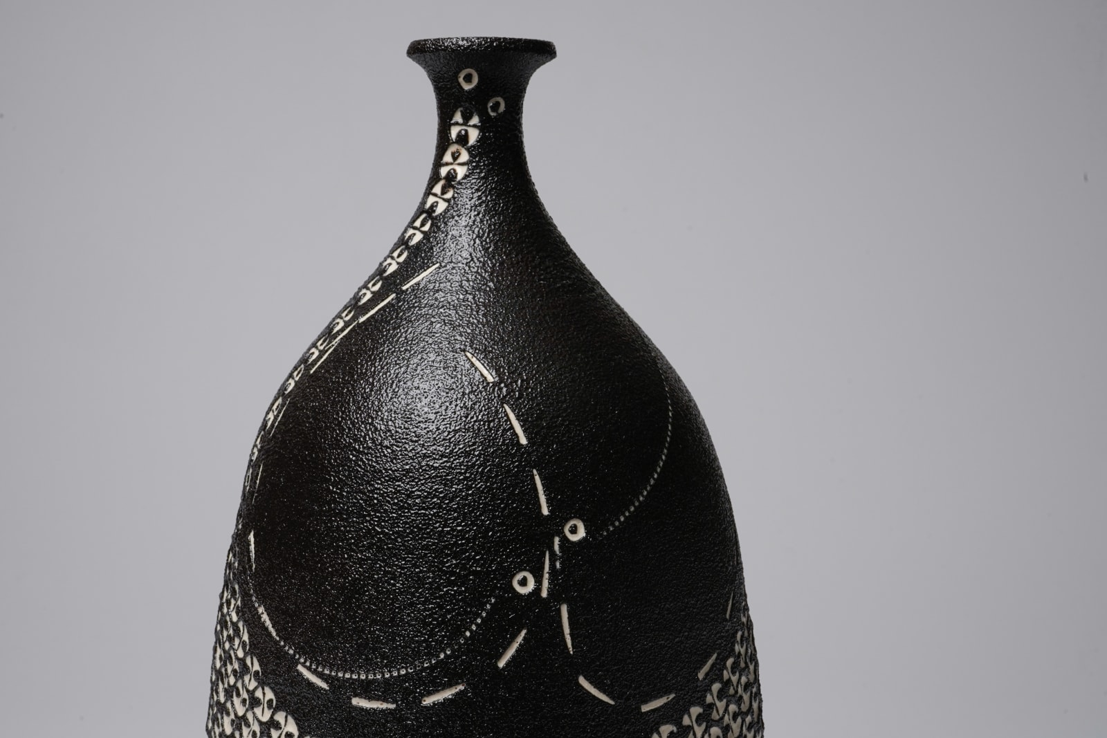 Kondo Yutaka 近藤豊, Flower Vase with Slip Stencil