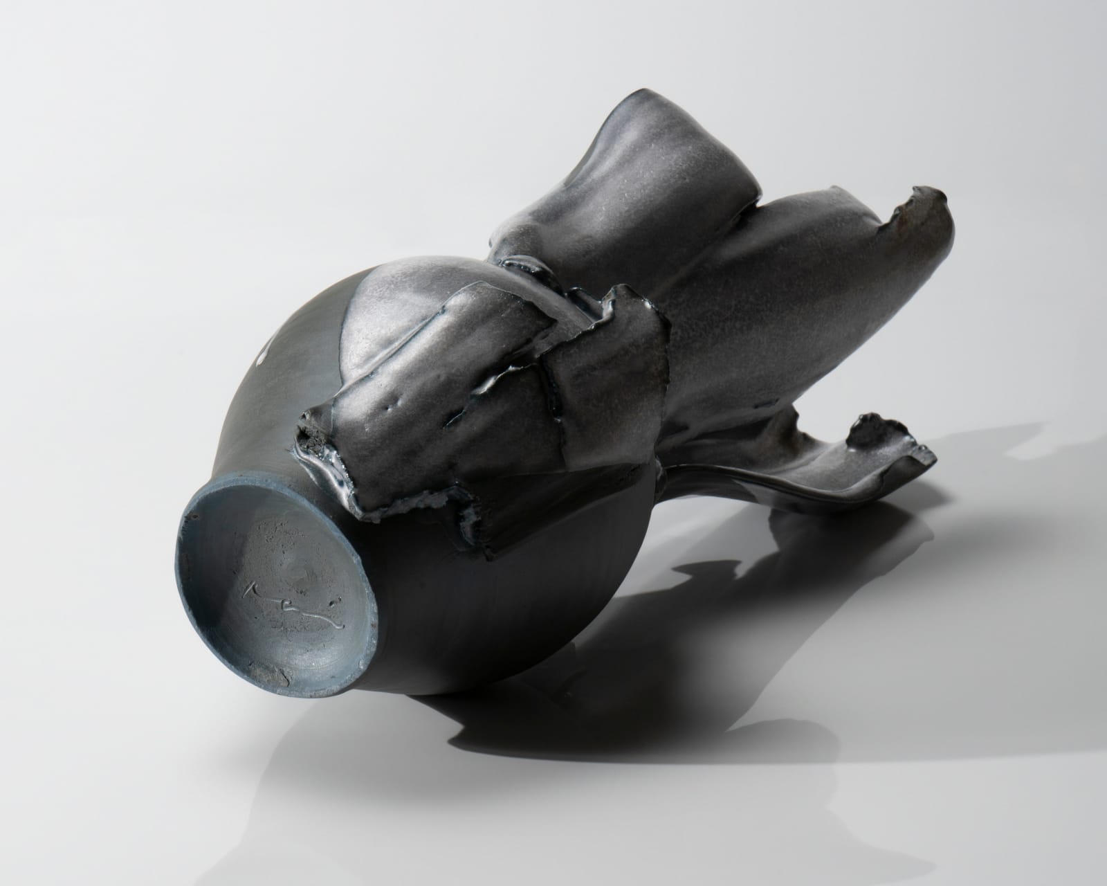 Kato Mami 加藤真美, No. 1 Frost glazed flower vase "Kishibe," black, 2023