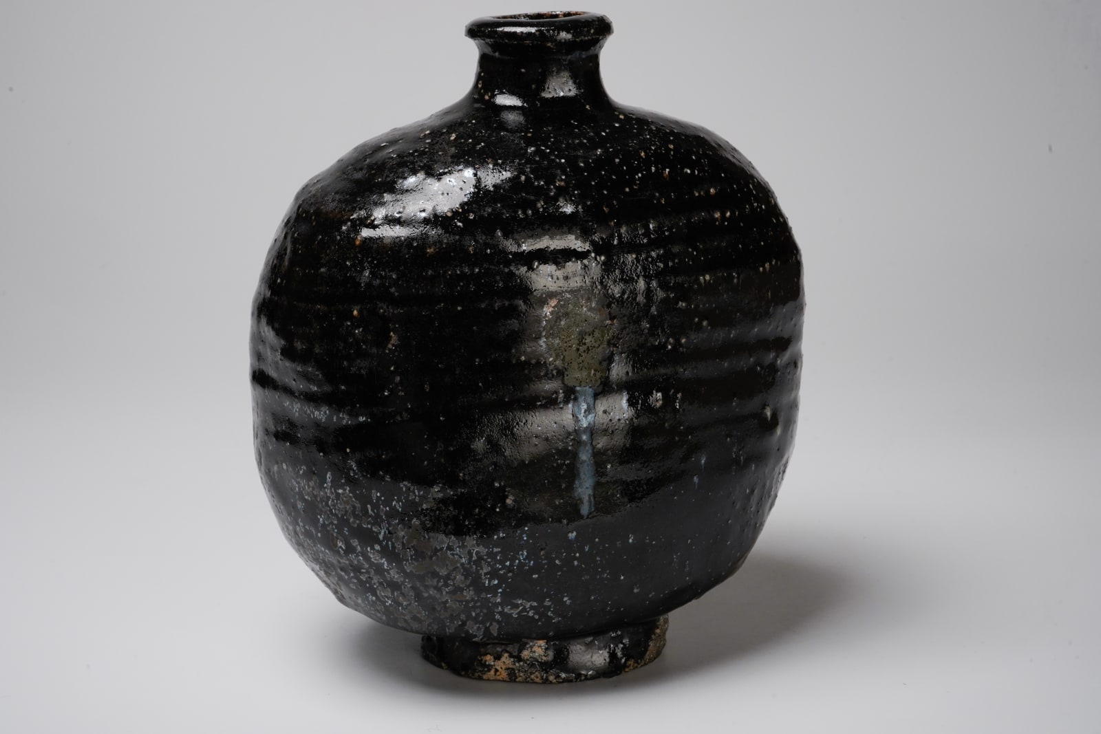 Omae Satoru 大前悟, Black Korai Flat Jar 鬼ケ原黒高麗扁壺