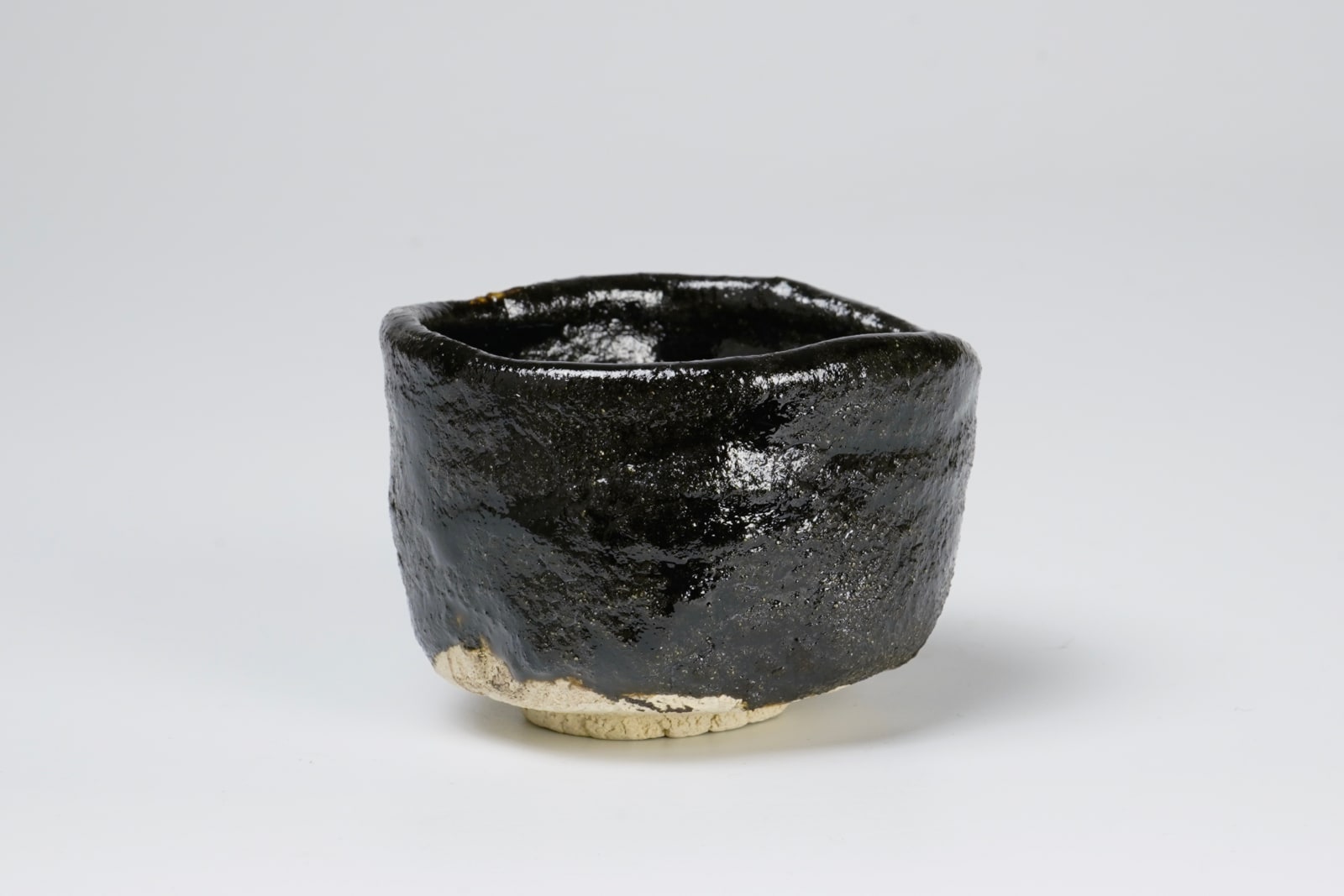Nishioka Yu 西岡悠, Black Iron Glazed Guinomi 引出黒ぐい呑み