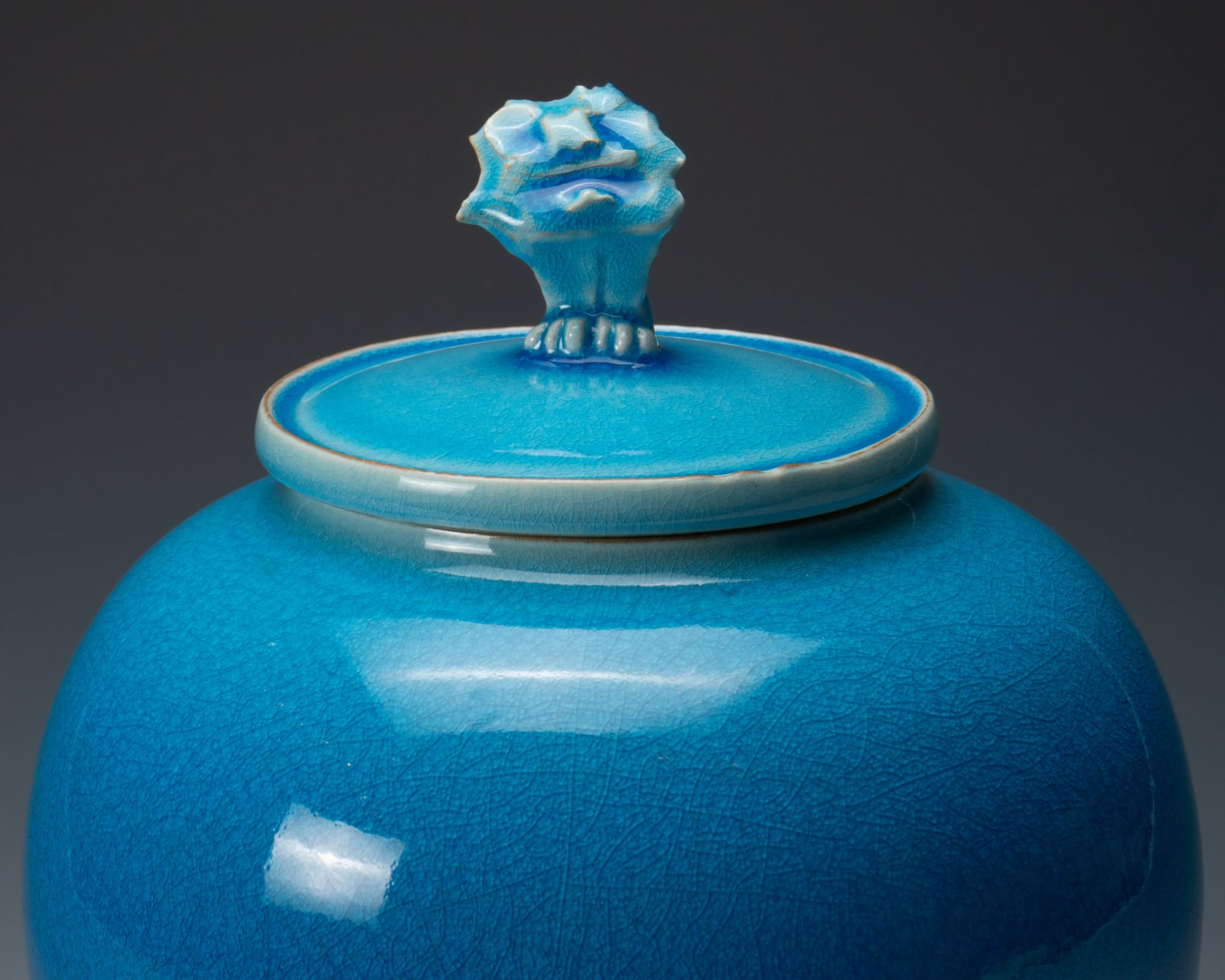 Kimura Yoshiro 木村芳郎, Small covered jar with lion finial