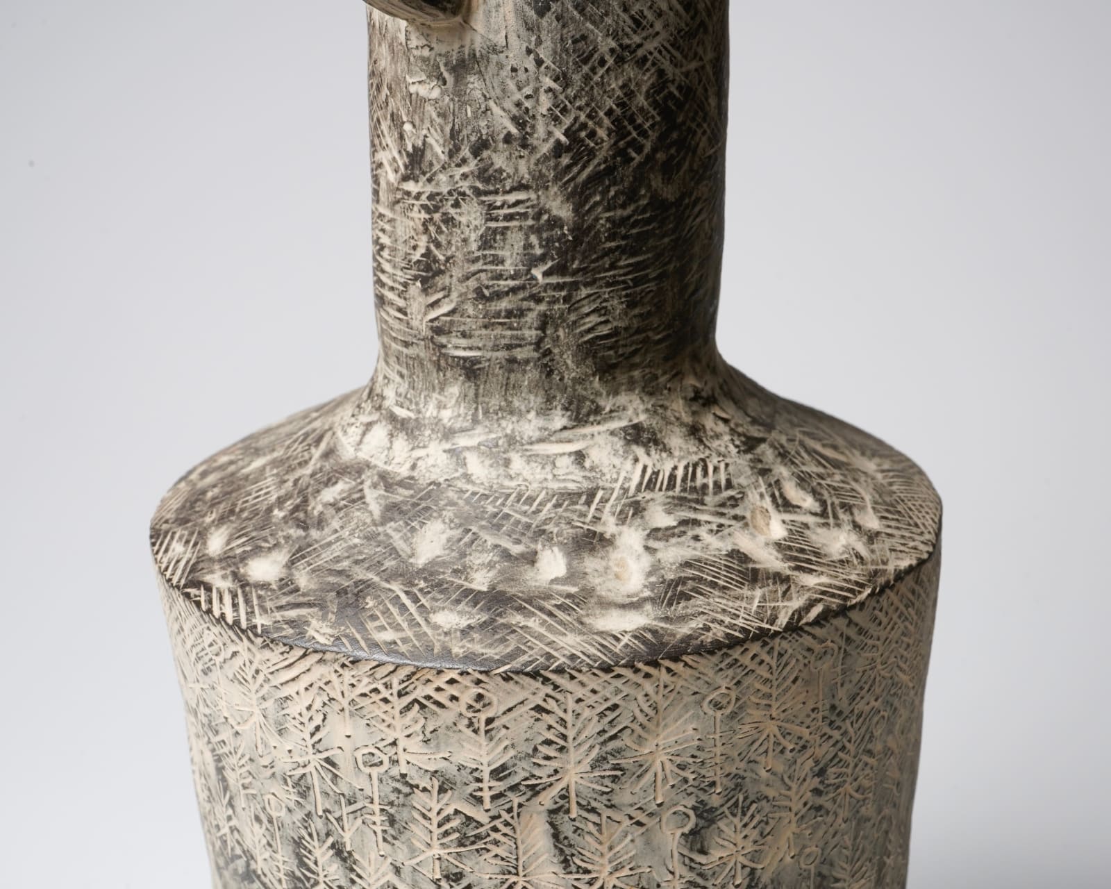 Yasuhara Kimei 安原喜明, Flower Vase 花挿 炻器線彫文 | Dai