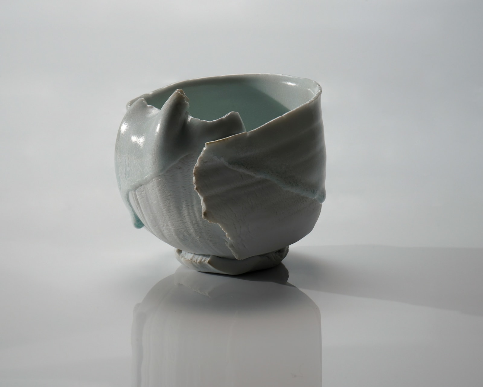 Kato Mami 加藤真美, Jingdezhen porcelain tea bowl, 2025