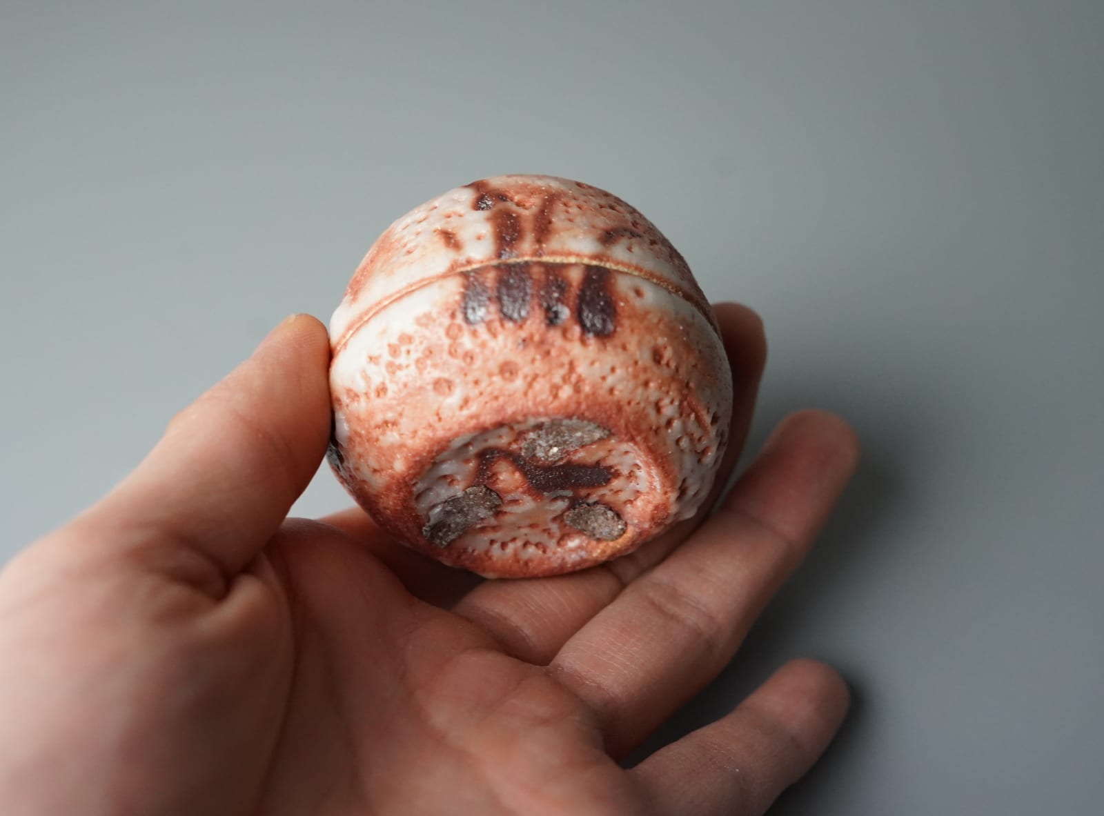 Wakao Toshisada 若尾利貞, Shino Incense Box 志野香合