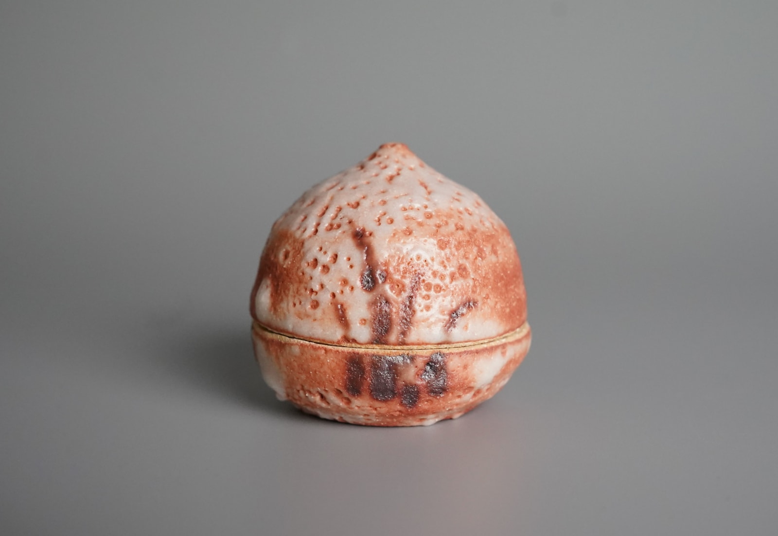 Wakao Toshisada 若尾利貞, Shino Incense Box 志野香合