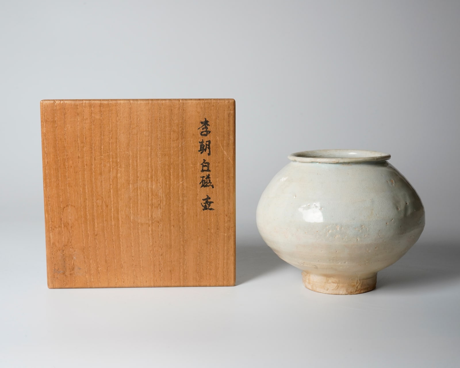 Korean Lee Dynasty White Glazed Jar 李朝白磁壺