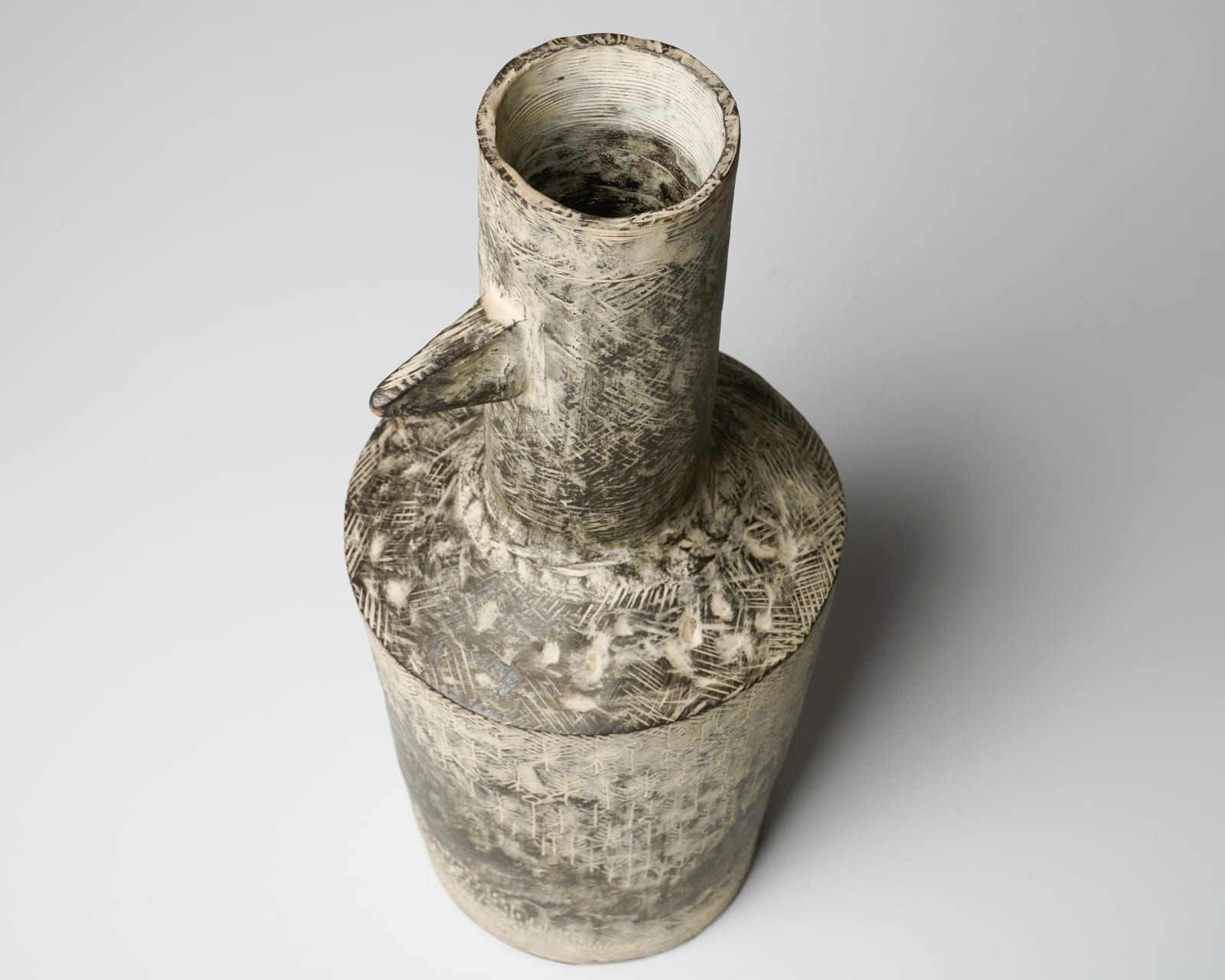 Yasuhara Kimei 安原喜明, Flower Vase 花挿 炻器線彫文 | Dai