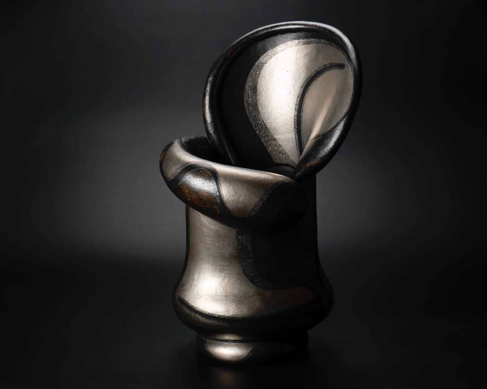 Yanagihara Mutsuo 柳原睦夫, Silver Oribe Vessel with Jomon Decoration and Yayoi Form 縄文式弥生形壺 (銀オリベ), 2000