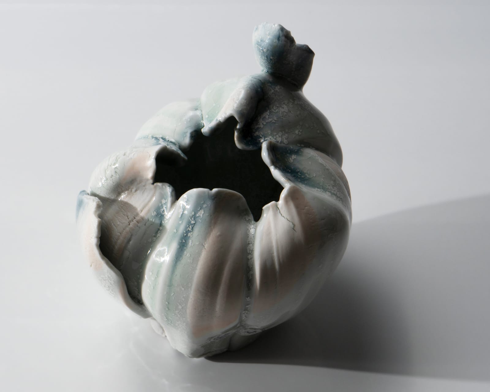 Kato Mami 加藤真美, Small flower vase, 2025