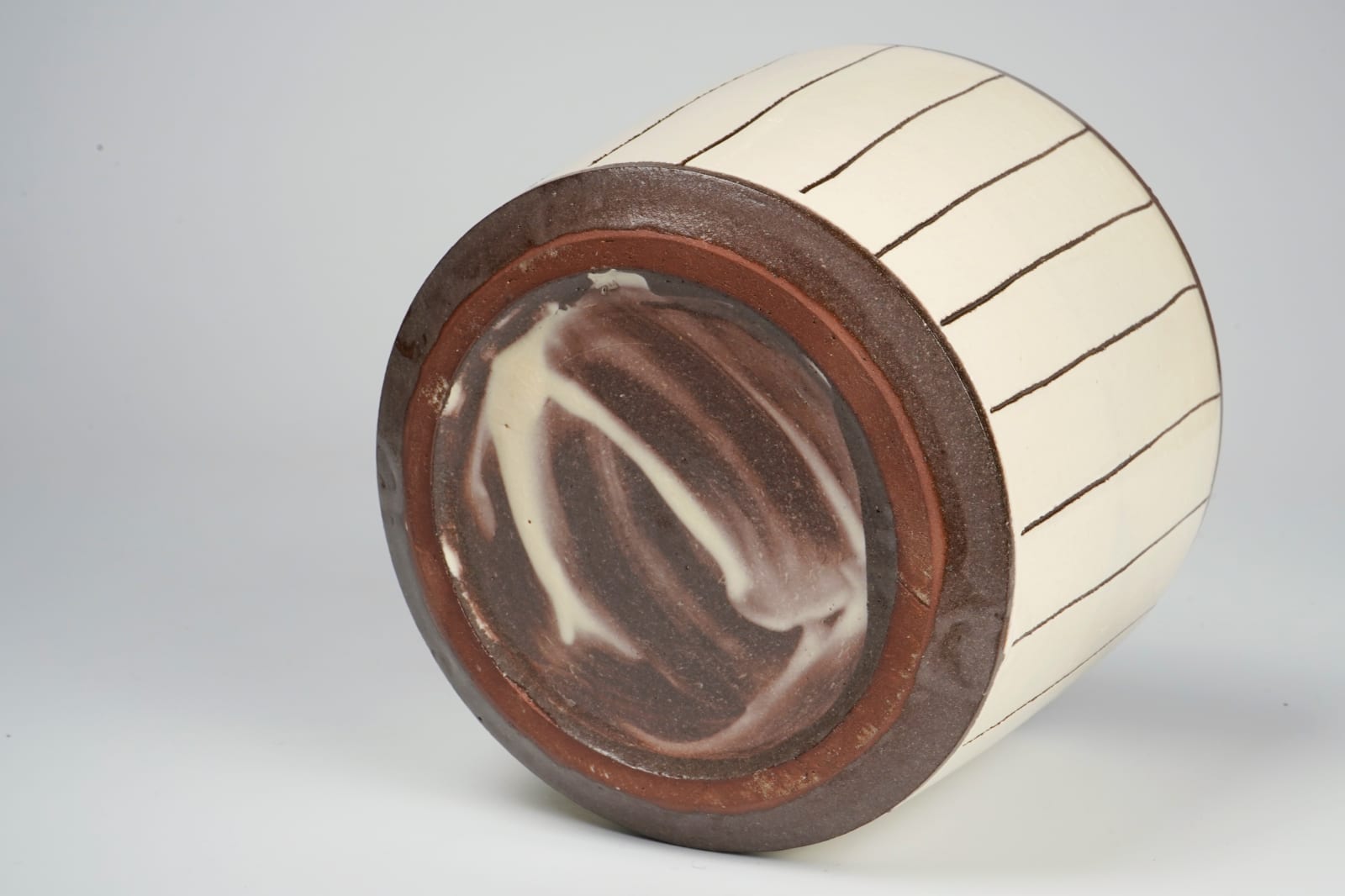 Hara Kiyoshi 原 清, Water jar with lines on white slip 白掻落線文水指