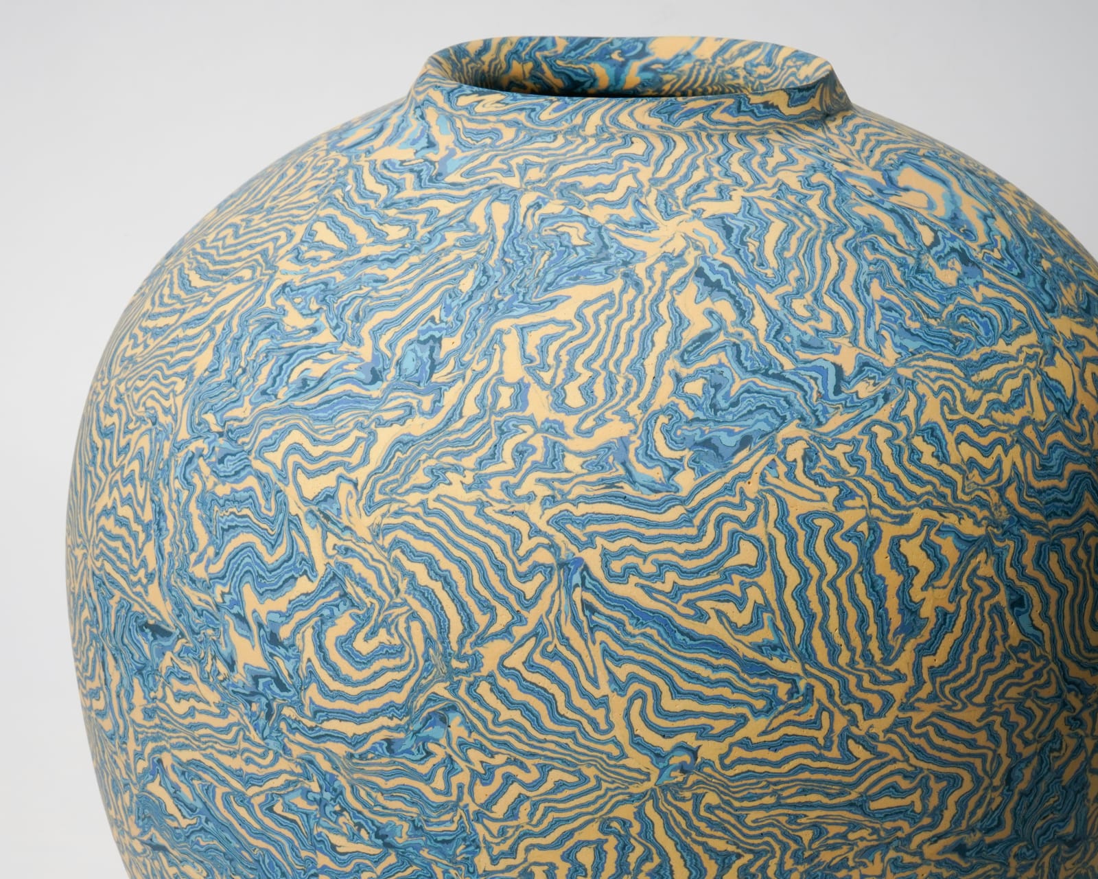 Matsui Kosei 松井康成, Jar with Marble Design 練上風白地壷, 1988