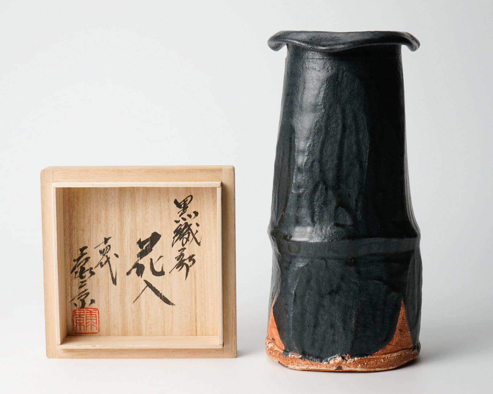 KATO Yasukage XIV 十四代加藤康景, Black oribe flower vase