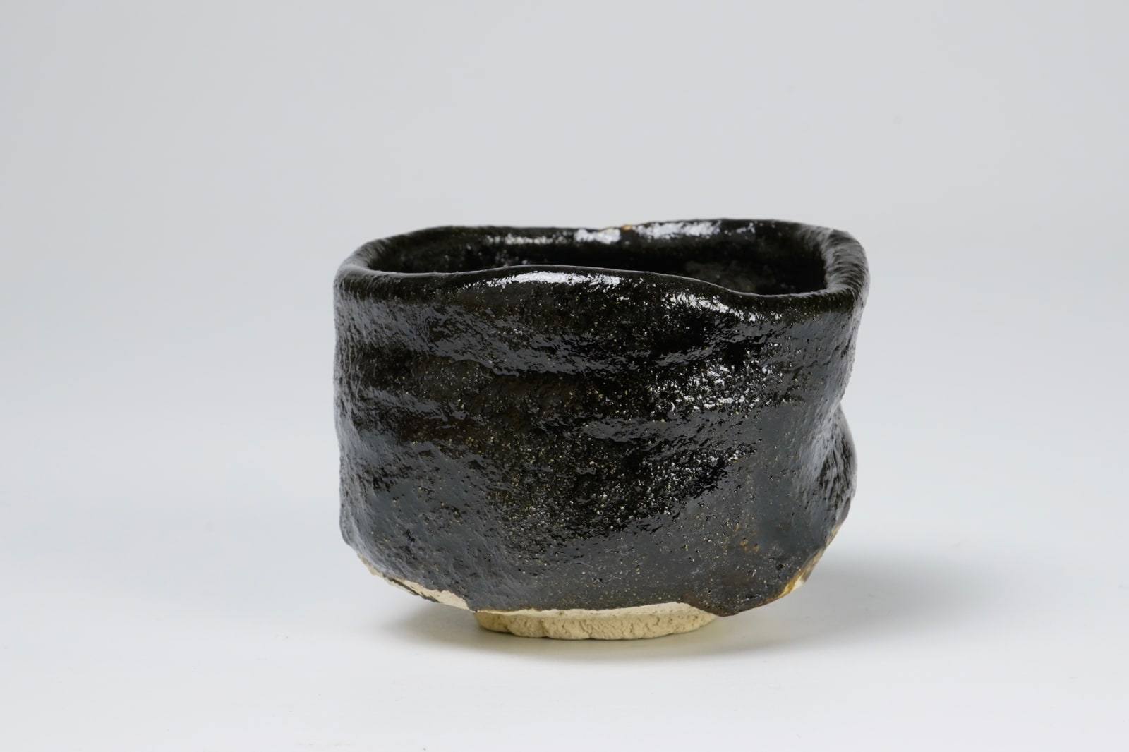 Nishioka Yu 西岡悠, Black Iron Glazed Guinomi 引出黒ぐい呑み