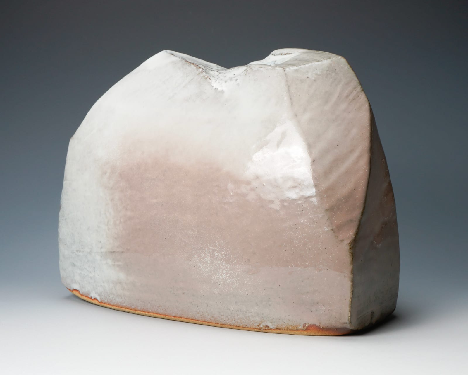 Kaneta Masanao VIII 八代 兼田昌尚, Hagi-glazed mountain-shaped flower vessel