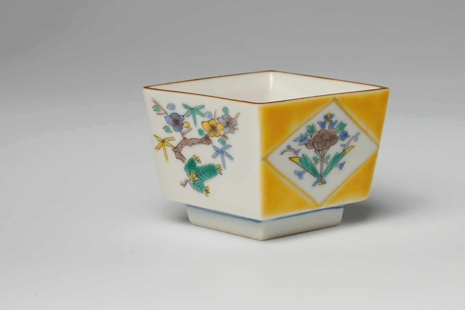 Tamura Keisei 田村敬星, Sake cup with Horse Motif & Microcalligraphy