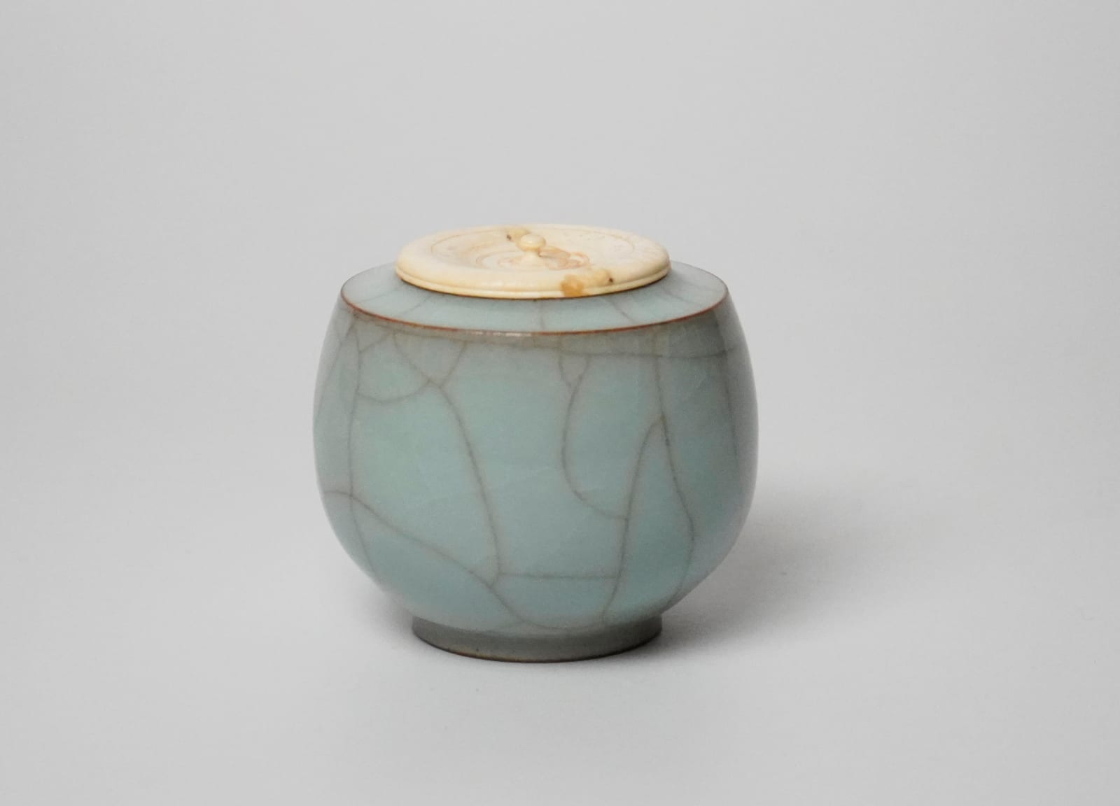 Miura Koheiji 三浦小平二, LNT, Celadon Tea Jar with Cover, 青磁香炉