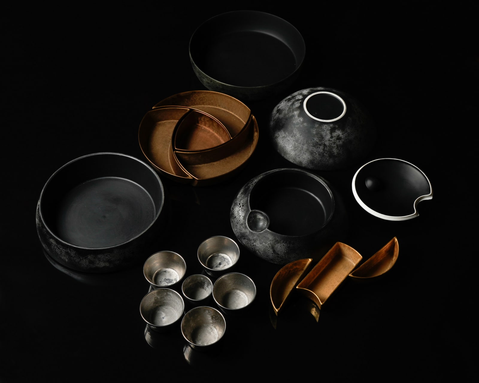 Terauchi Shinji 寺内信二, Four-tiered moon shaped box, Moon-scape 松竹梅 珠型四段重, 2024