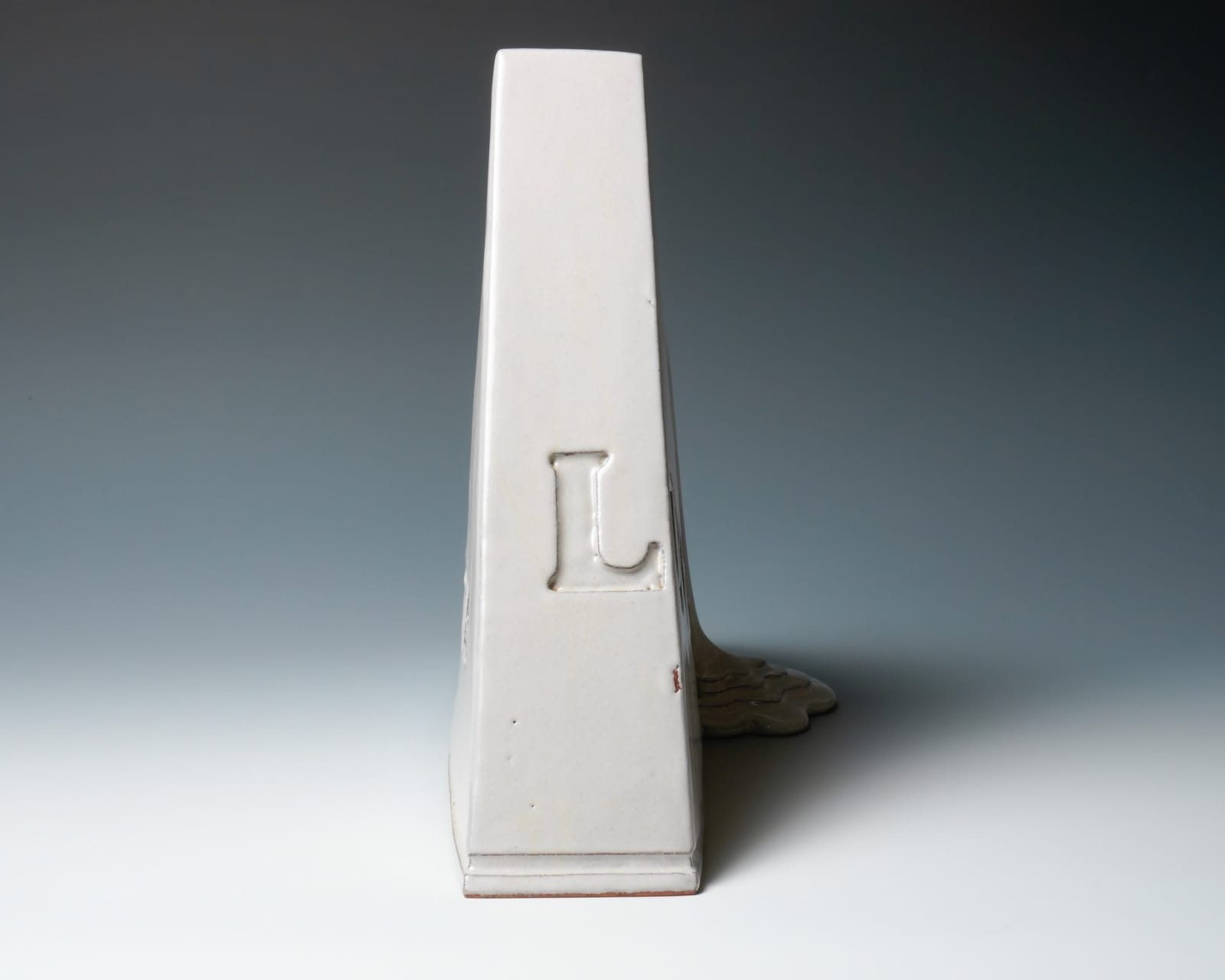 Miwa Ryosaku 三輪龍作, Hagi White Glazed Sculpture "LOVE" (Triangle), 1993