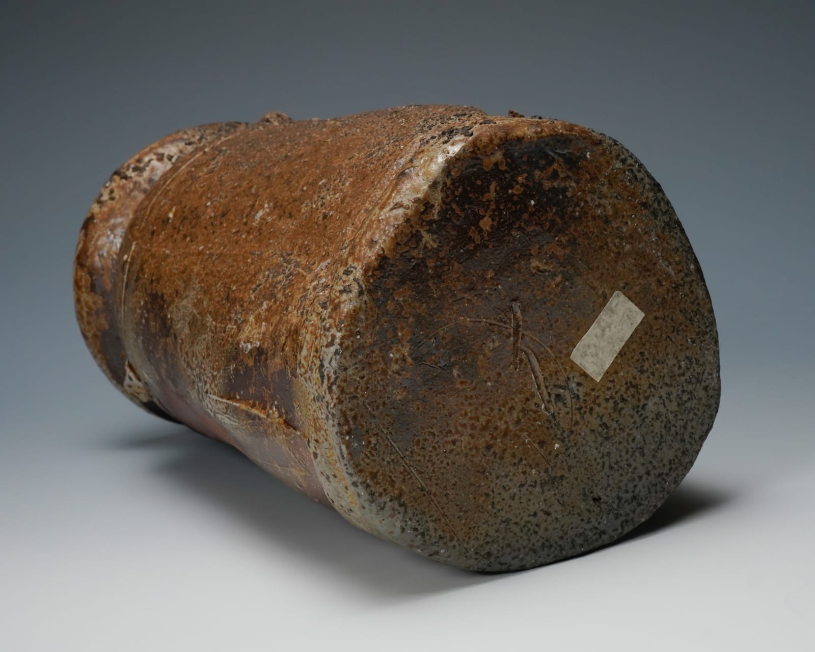 Isezaki Mitsuru 伊勢崎満, Three sided Bizen Flower Vase 備前三角花生