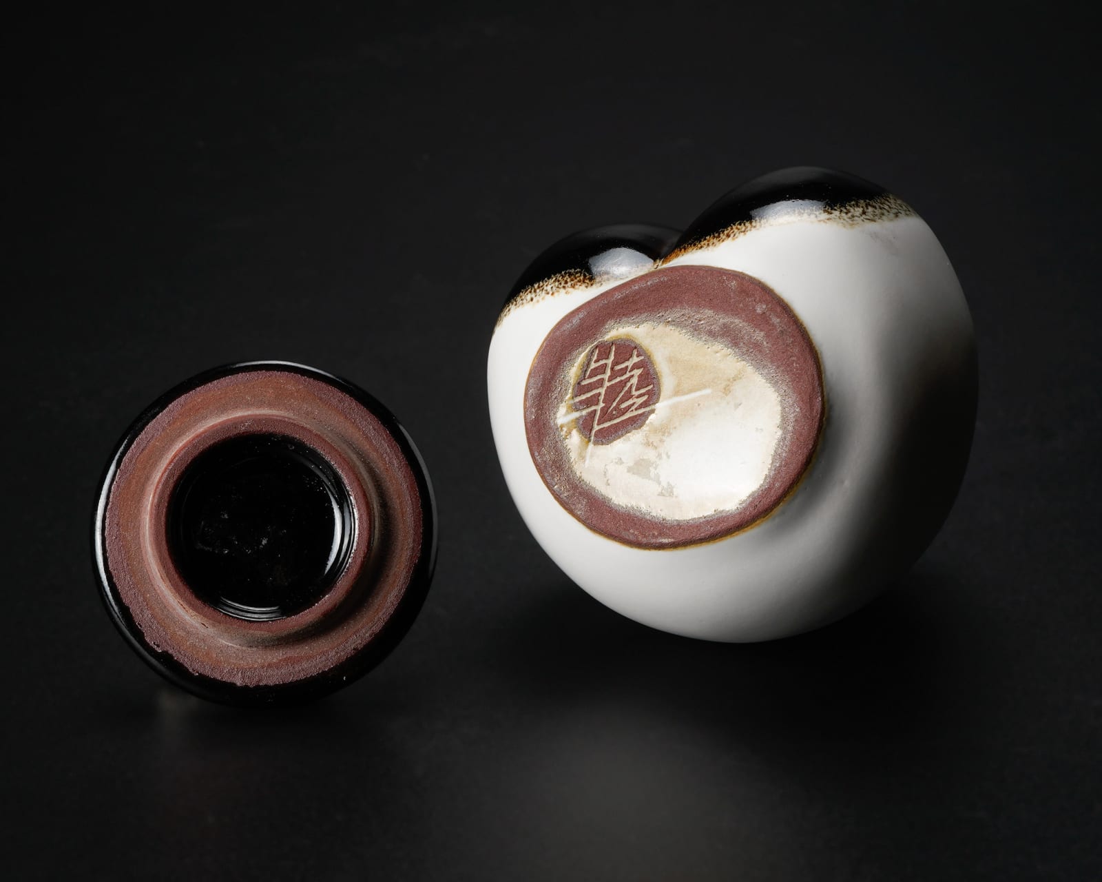 Yanagihara Mutsuo 柳原睦夫, "Eggplant" tea caddy with white glaze 白釉蓋器, 2010-2013
