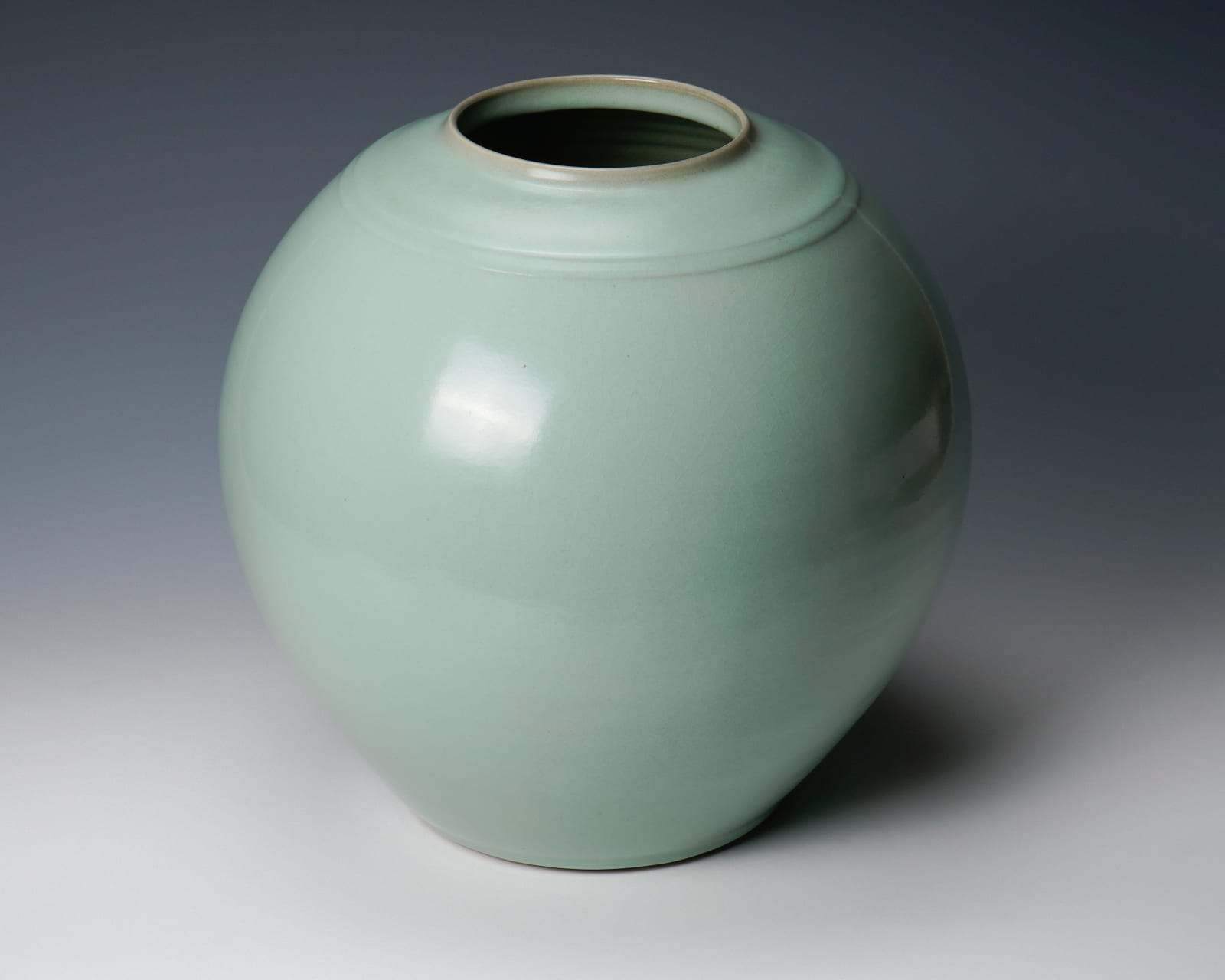 Nakashima Hiroshi 中島 宏, Celadon Jar 青磁壺 | Dai Ichi