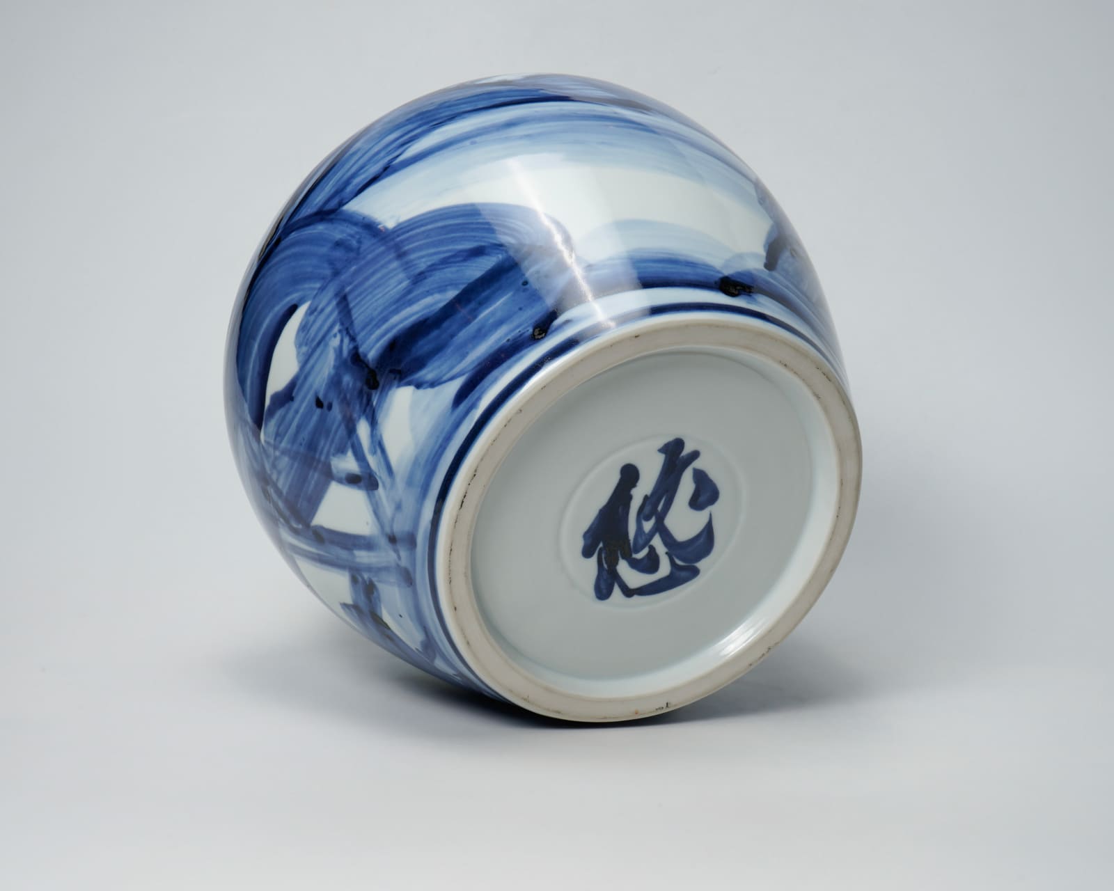 Kondo Yuzo 近藤悠三, Sometsuke Flower Jar with a Mountain Scene 山染付花瓶