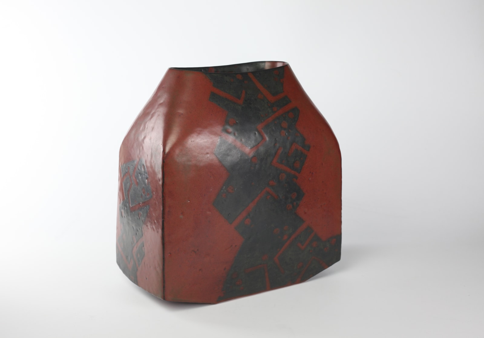 Morino Taimei 森野泰明, Rust Red Iron Glazed Square Jar 黒銹扁壺, 1982