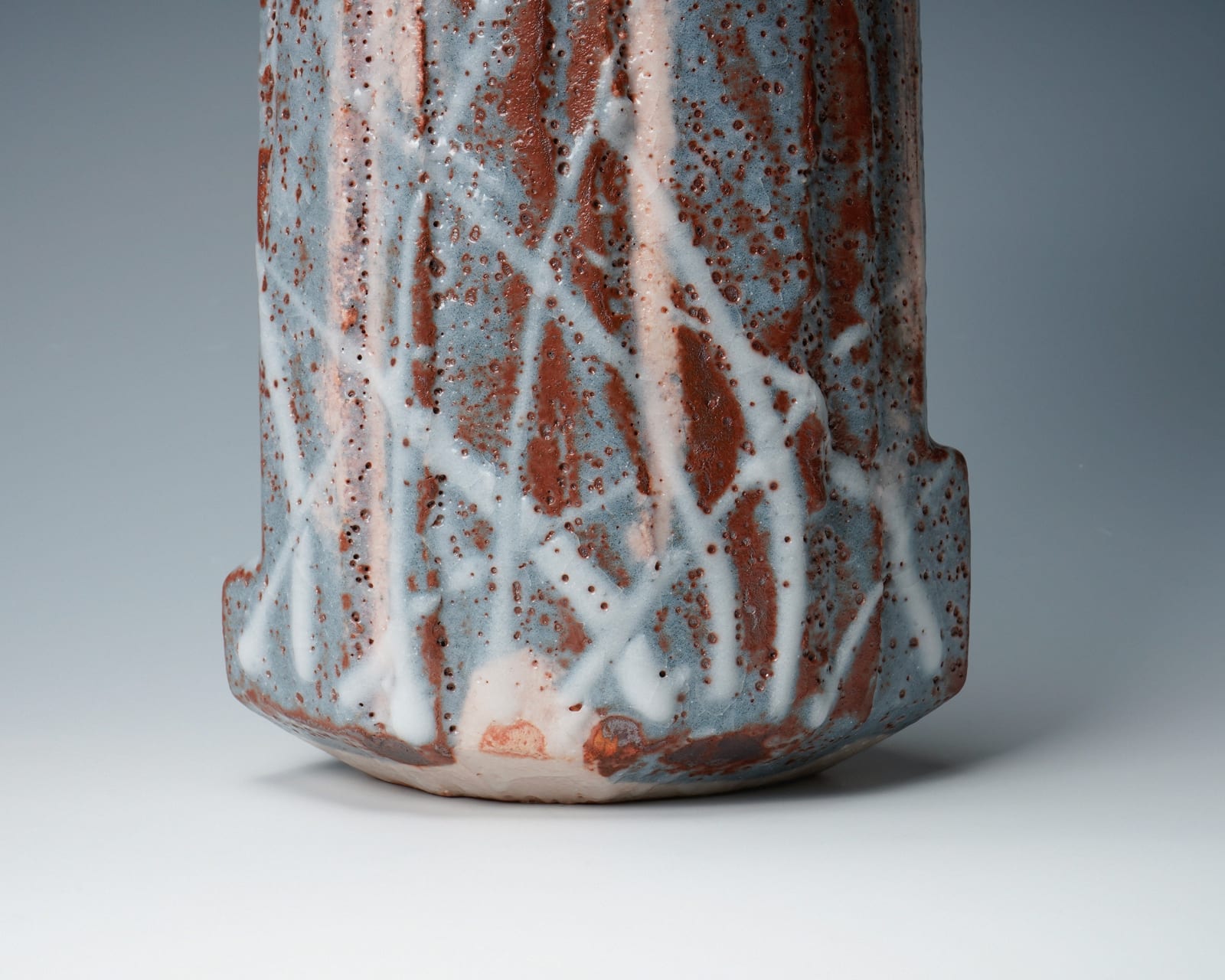 KATO Yasukage XIV 十四代加藤康景, Gray Shino Flower Vase 鼠志野花入