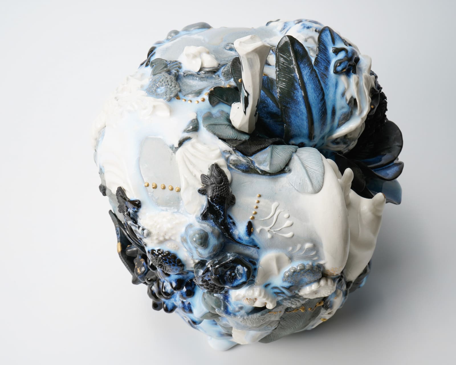 Oishi Sayaka 大石早矢香, Sensitive apple -black and white-, 2024