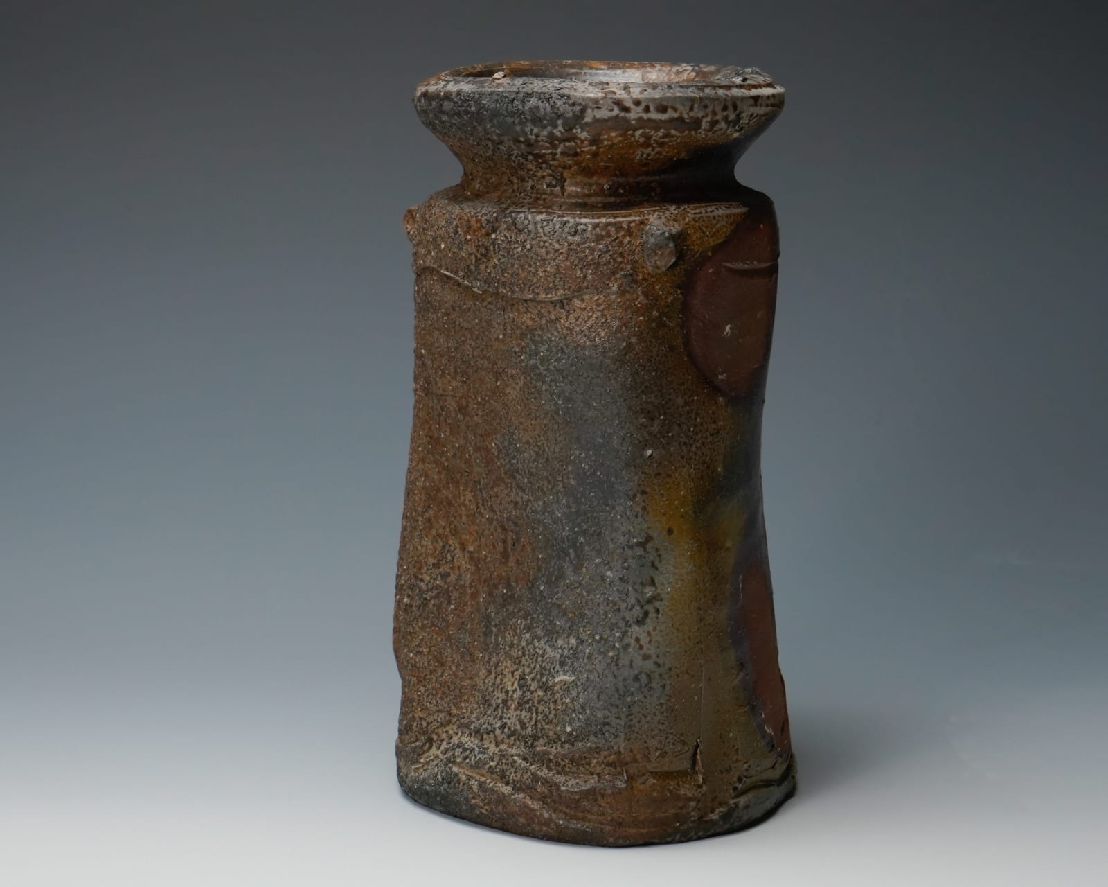 Isezaki Mitsuru 伊勢崎満, Three sided Bizen Flower Vase 備前