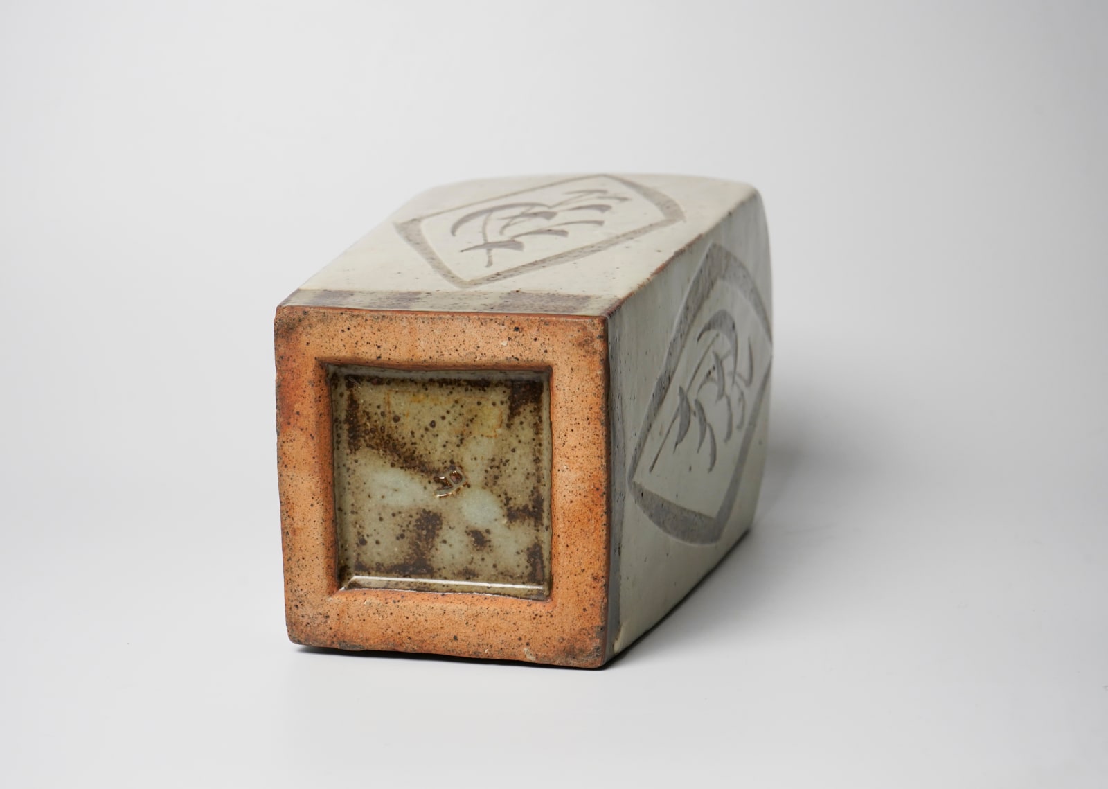 Shimaoka Tatsuzo 島岡達三, Jar with white slip and grass carvings