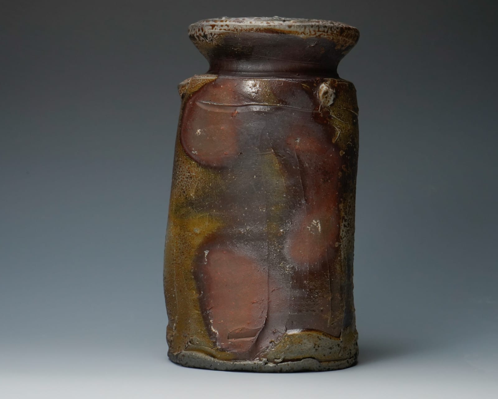 Isezaki Mitsuru 伊勢崎満, Three sided Bizen Flower Vase 備前三角花生