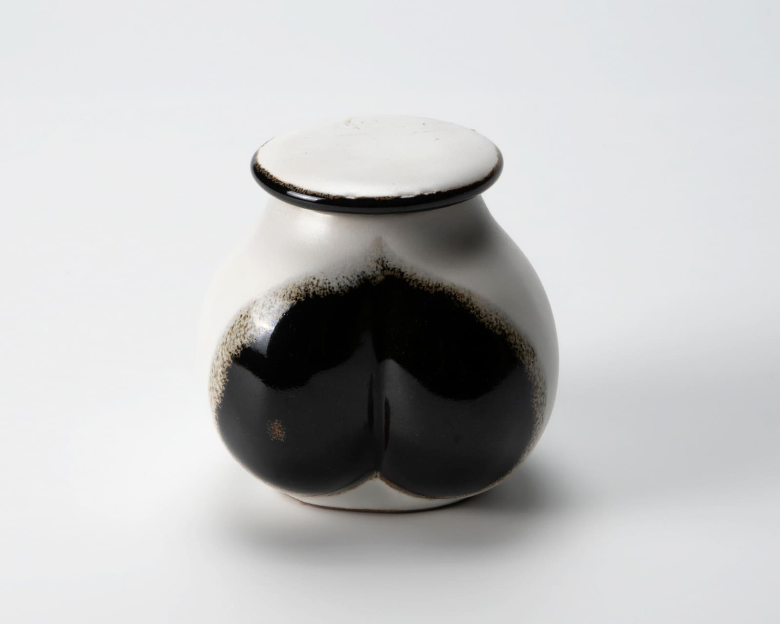 Yanagihara Mutsuo 柳原睦夫, "Eggplant" tea caddy with white glaze 白釉蓋器, 2010-2013