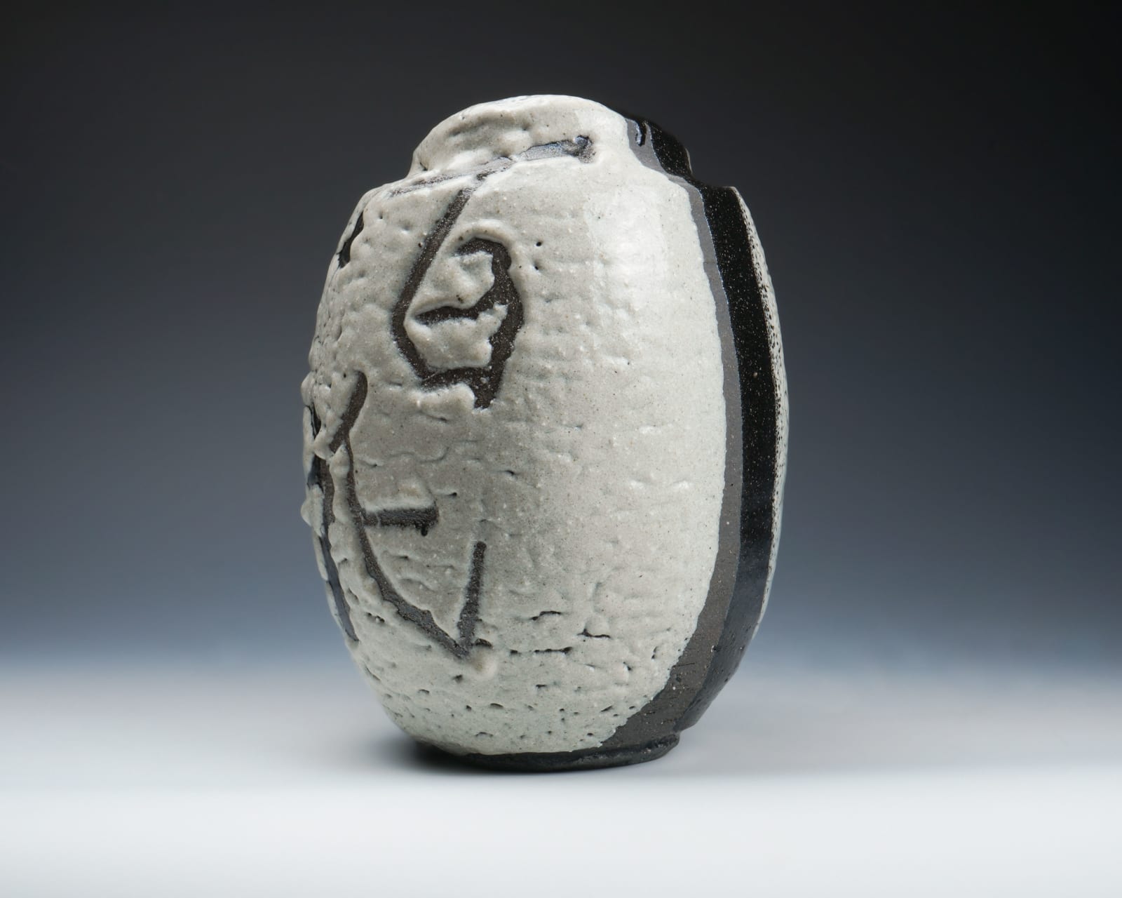 Shimizu Uichi 清水 卯一, Flat Jar With White Glaze 蓬莱掛分扁壷