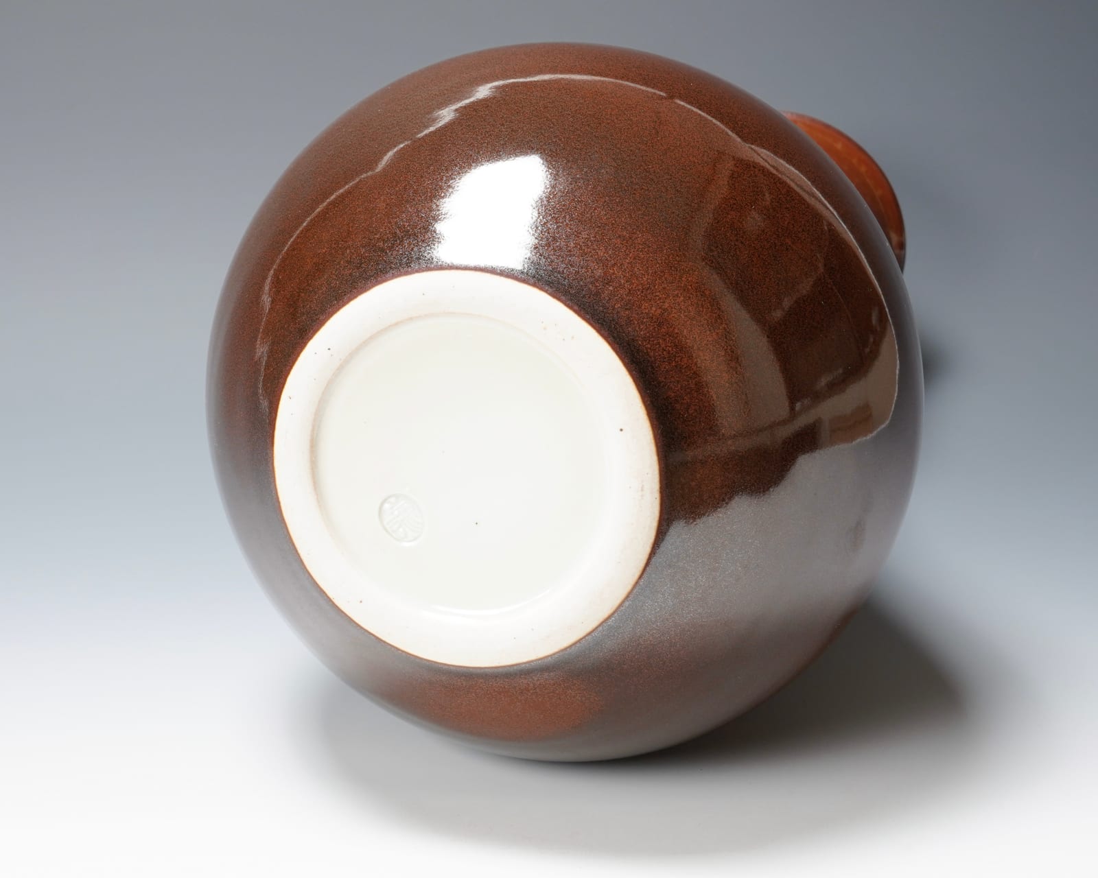 Miyanohara Ken 宮之原 謙, Tall Jar with Red Tenmoku Glaze 天目朱釉 壺, 1968