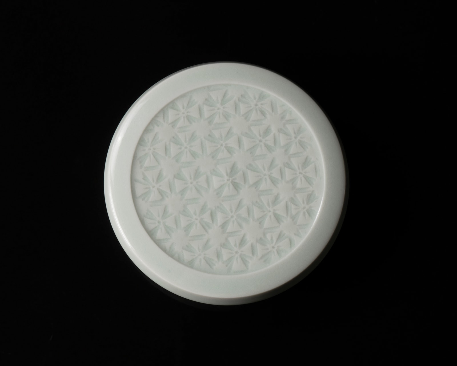 KUSUBE Yaichi 楠部彌弌, Stamp-Pad Holder 白磁肉池