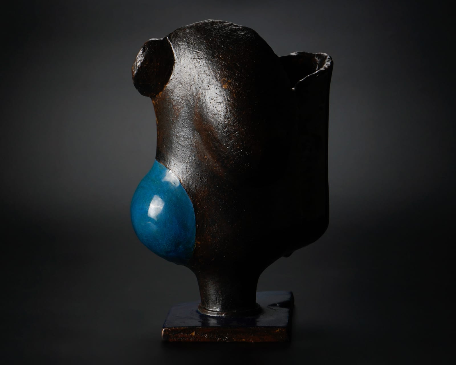 Yanagihara Mutsuo 柳原睦夫, Topological Vessel: The Sound of a Pulse (standing vase with azure glaze) 碧釉トポロ立壺"鼓動を聴く'", 2020