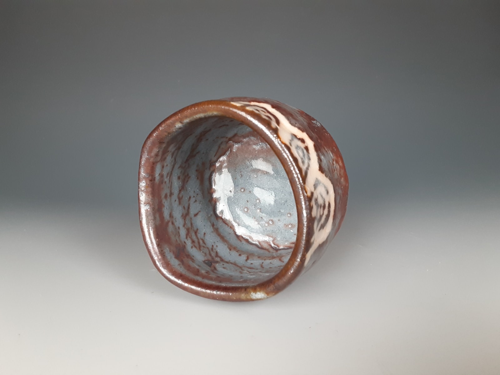 Kato Yasukage 加藤康景, Nezumi-Shino Guinomi 鼠志野ぐい吞