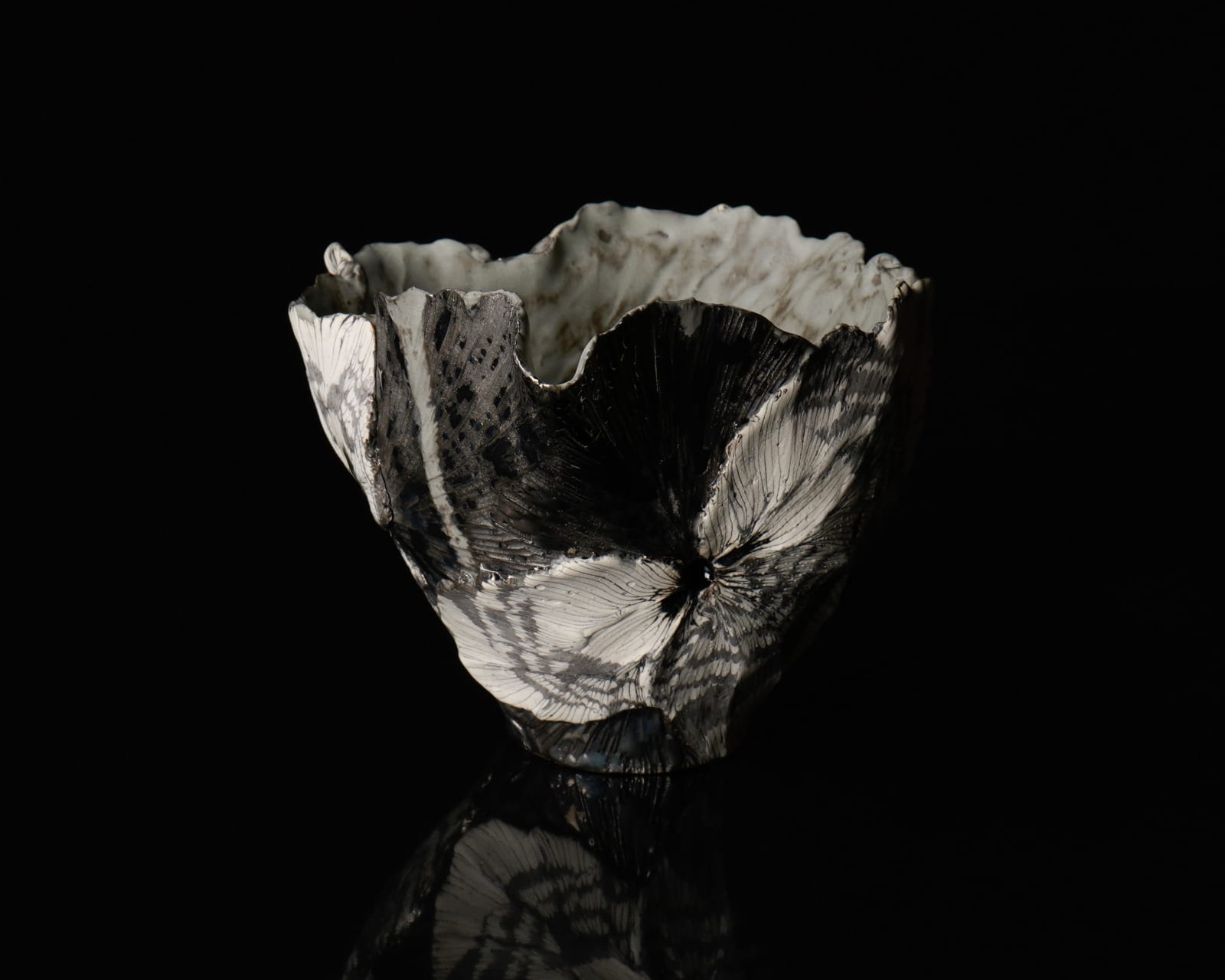 Shingu Sayaka 新宮さやか, No.33 "Calyx" pouring vessel 萼容 片口, 2020