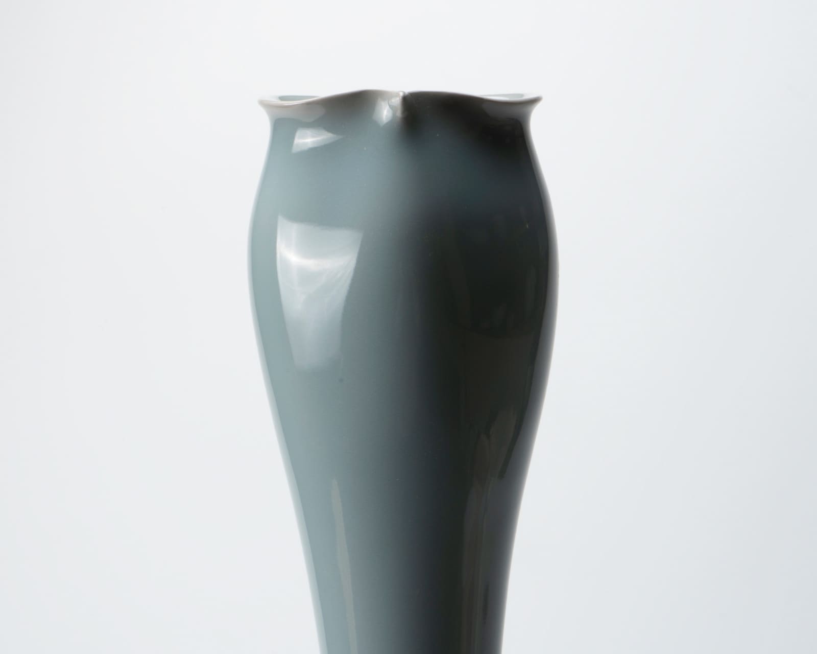 Kawase Shinobu 川瀬 忍, Celadon flower vase