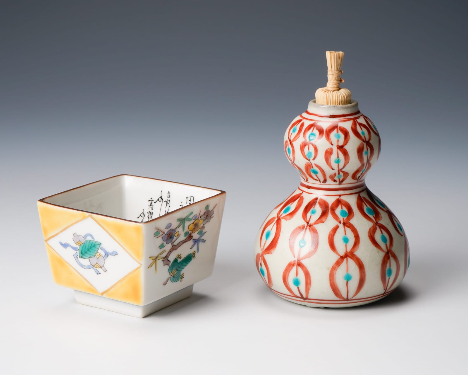 Hara Kiyoshi 原 清, Gourd shaped bottle with Aka-e decoration