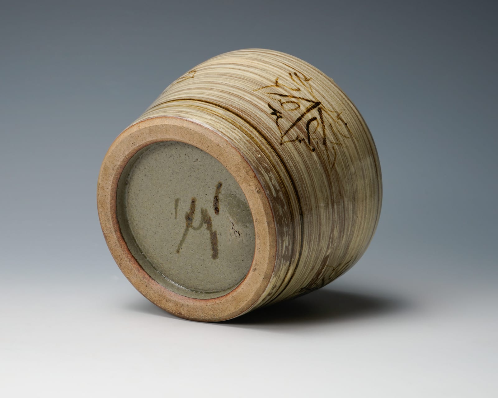 Tomimoto Kenkichi 富本憲吉, Hakeme jar with a pattern of wild berry on brushed slip and brown iron oxide, 1930