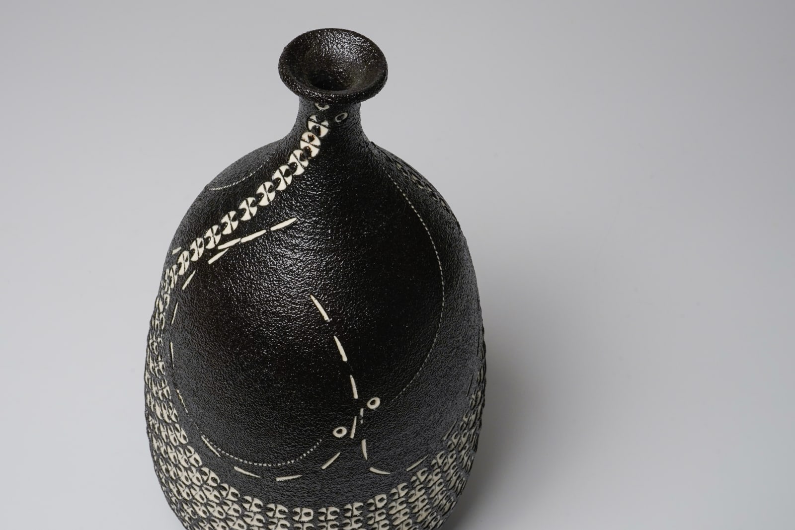 Kondo Yutaka 近藤豊, Flower Vase with Slip Stencil