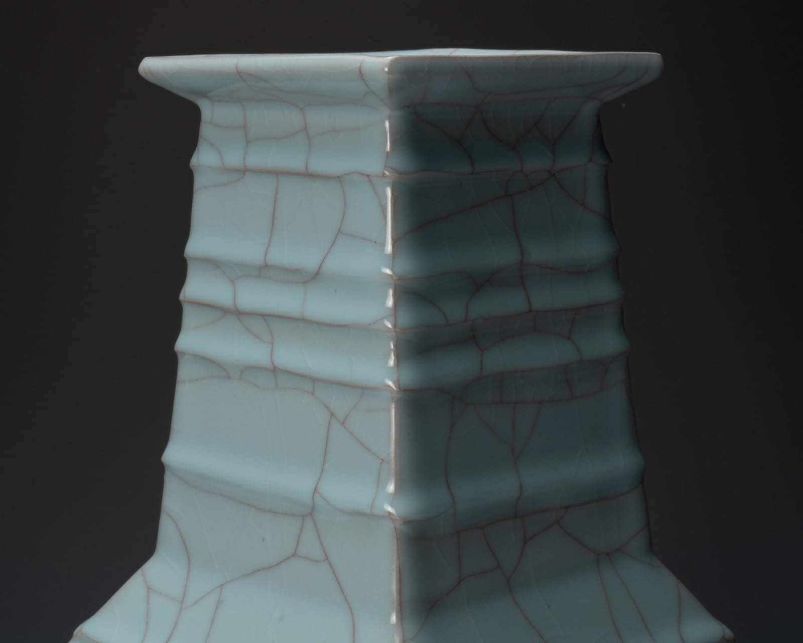 SUZUKI Sansei 鈴木三成, Four-sided faceted flower vase with celadon glaze