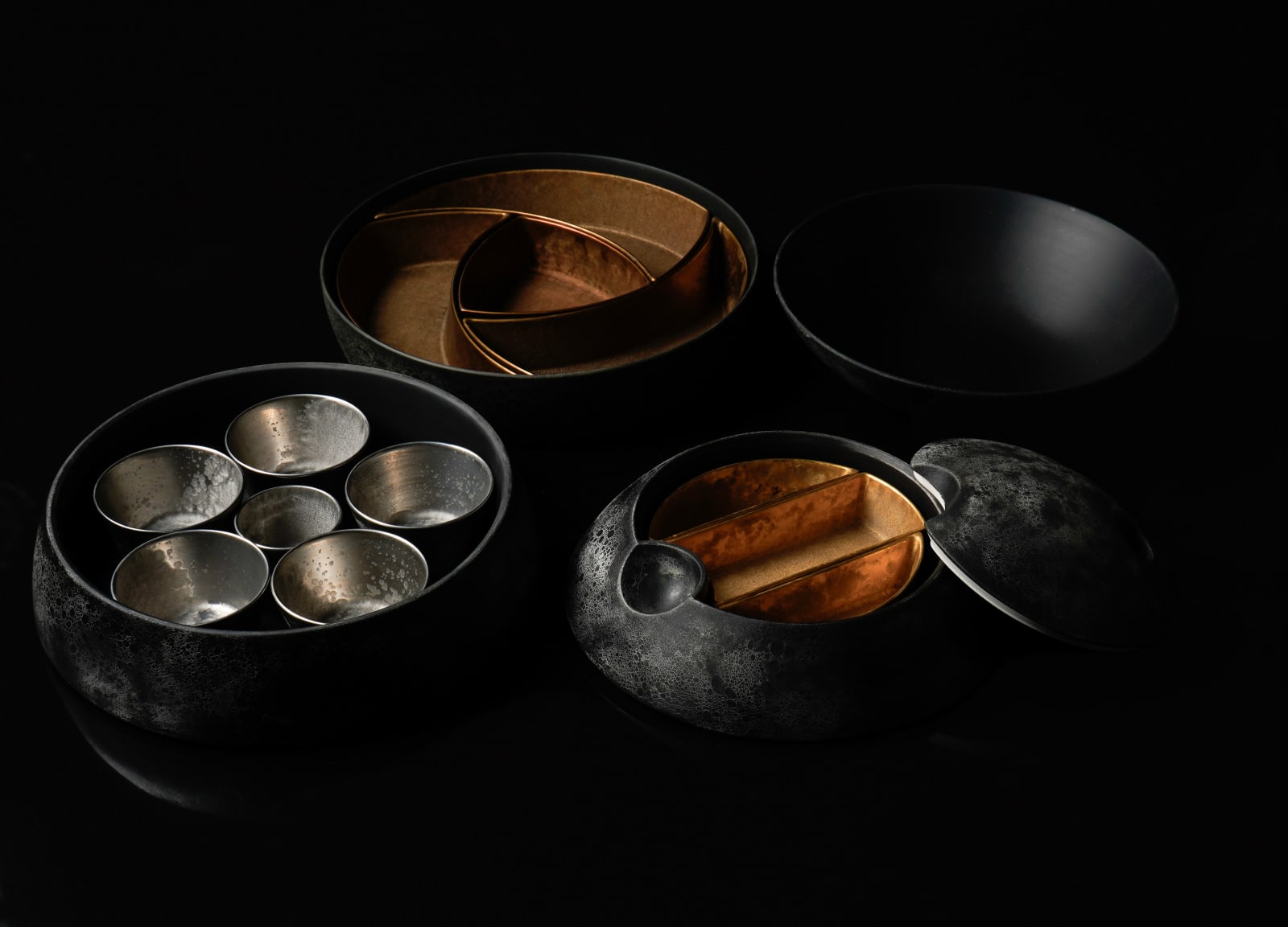 Terauchi Shinji 寺内信二, Four-tiered moon shaped box, Moon-scape 松竹梅 珠型四段重, 2024