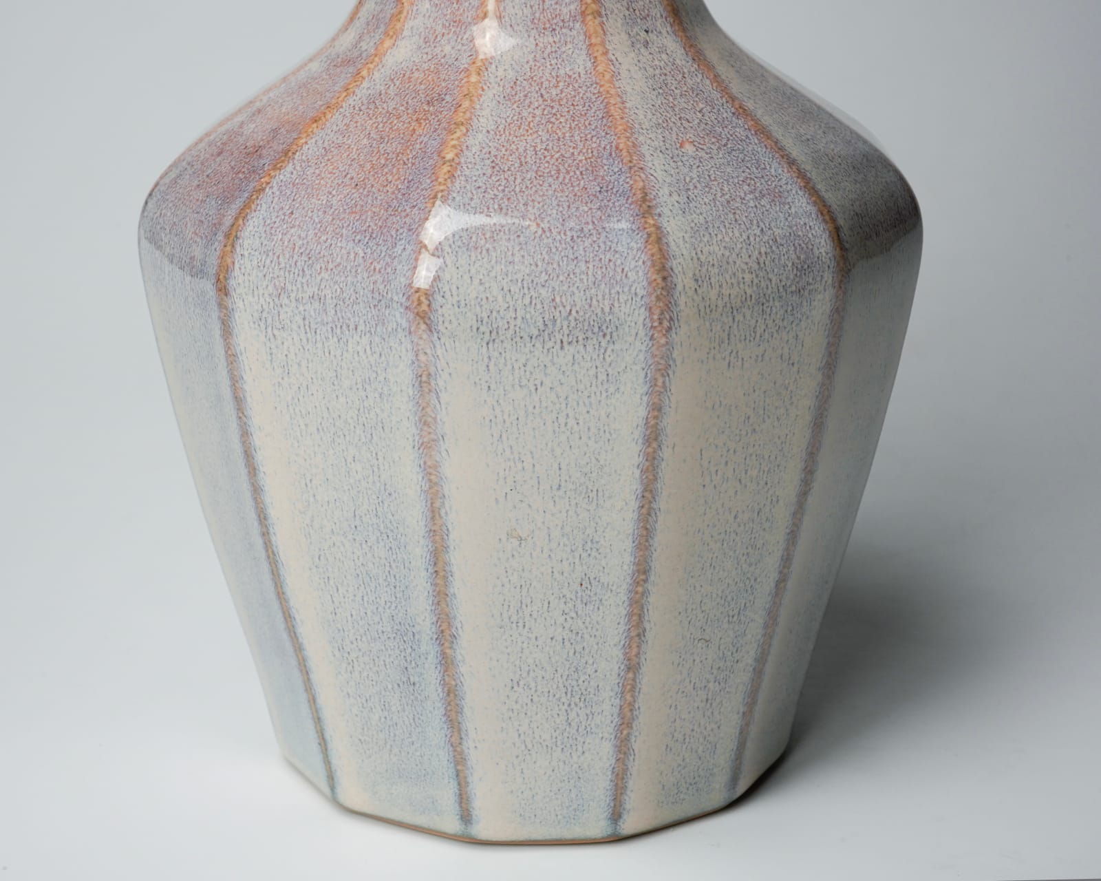 Miyanohara Ken 宮之原 謙, Narrow-necked Flower Vase with Yōhen Glaze 窯変捻口花挿