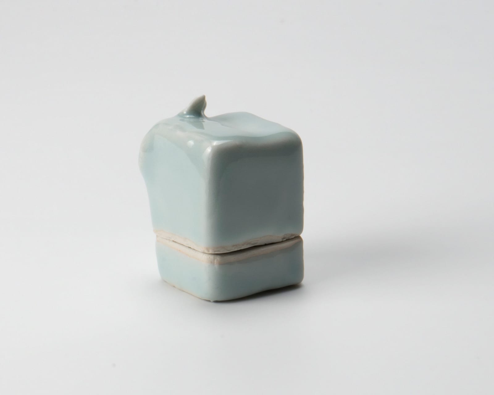 Suzuki Osamu 鈴木治, Celadon incense container, ”Horse”, 1977