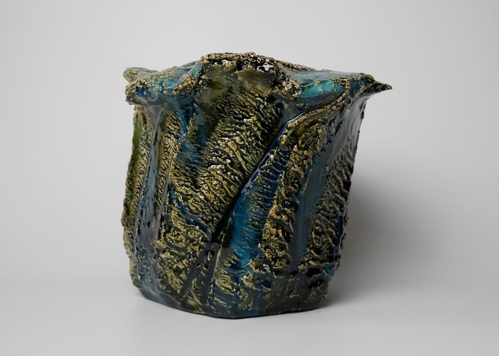 Yamaguchi Makoto 山口真人, Oribe Flower Vessel 織部花入, 2022