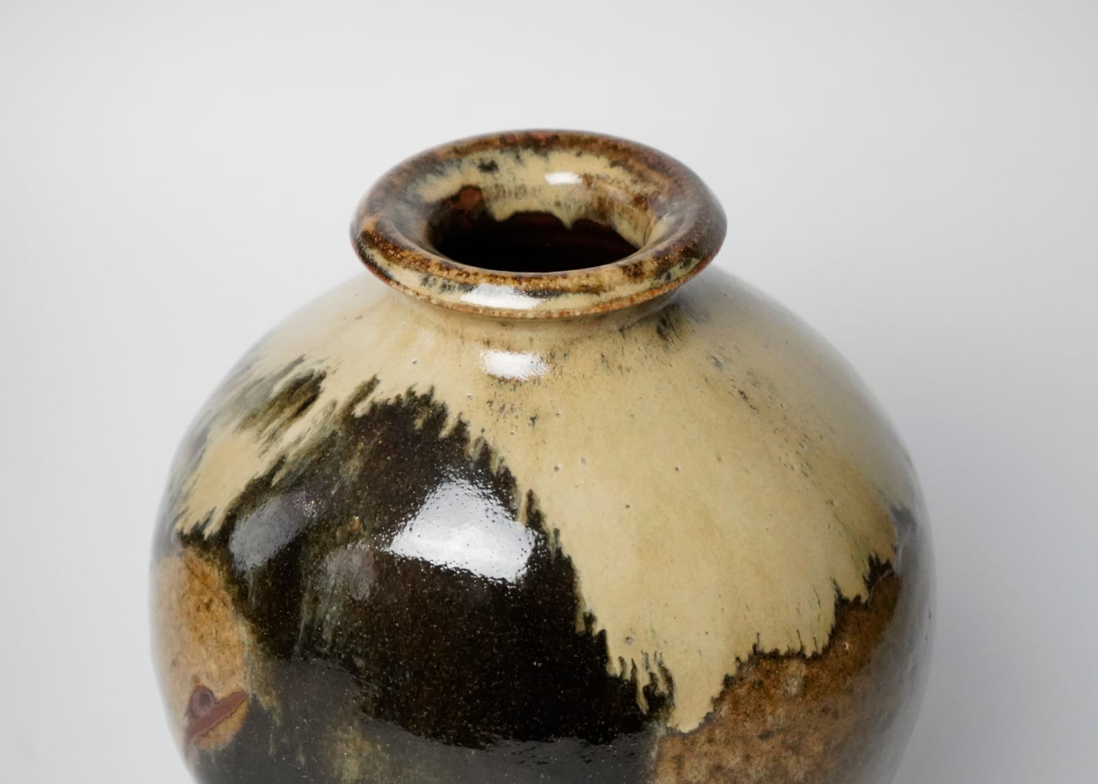 Murata Gen 村田 元, Jar, Iron and Rice Husk Glaze 糠白黒釉扁壺